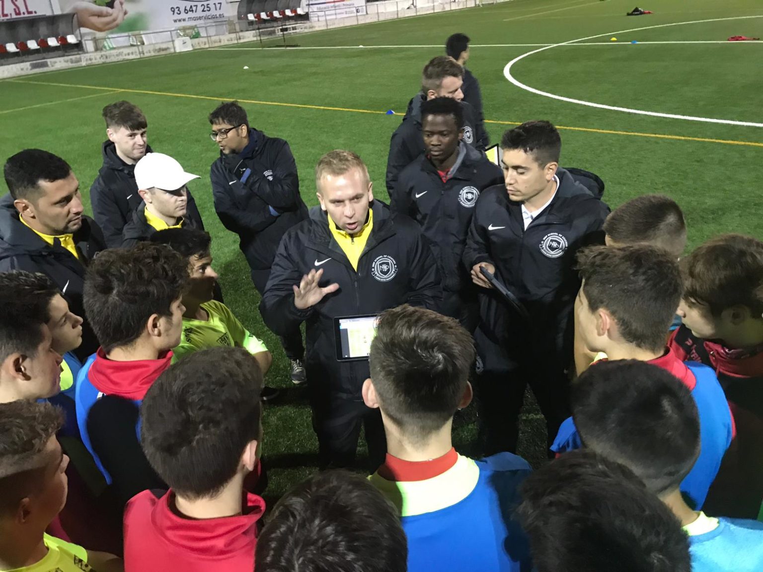 Read more about the article Uniwersalne fundamenty gry kierunkiem współczesnego footballu?